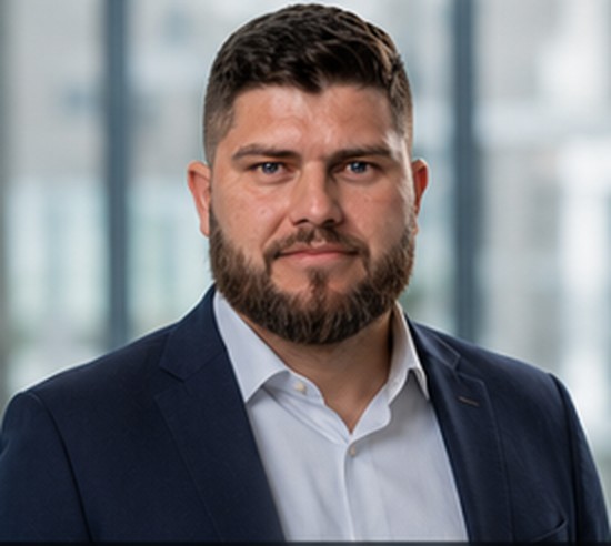 Artem Senik, Bewerbungsarchitekt
